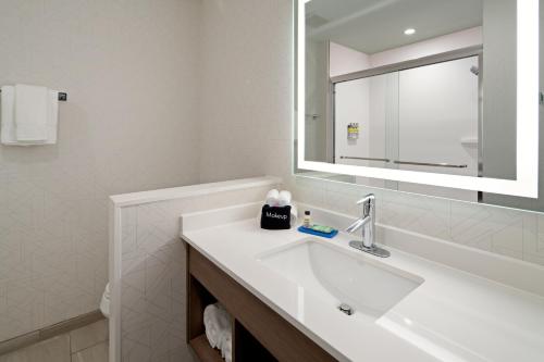 Holiday Inn Express & Suites Palm Desert - Millennium, an IHG Hotel in Palm Desert, USA