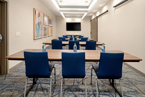 Holiday Inn Express & Suites - Palm Desert - Millennium an IHG Hotel - image 7
