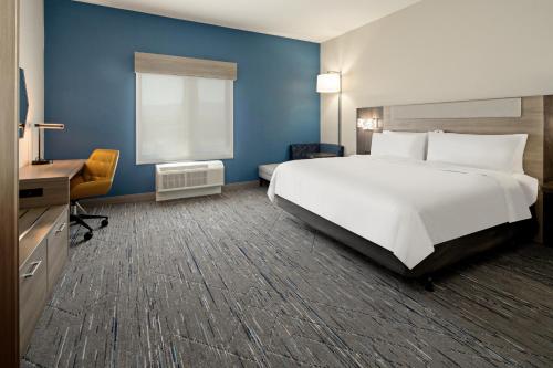 Holiday Inn Express & Suites Palm Desert - Millennium, an IHG Hotel