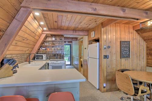 Lake Pepin Cottage with Decks and Private Beach! in Stockholm, USA