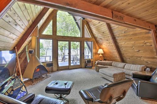 Lake Pepin Cottage with Decks and Private Beach! in Stockholm, USA