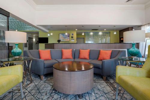 Best Western Plus Carlton Suites - Birmingham - main image