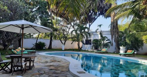 Swimming pool, Kenyan House Malindi in Malindi