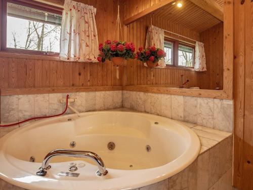  Four-Bedroom Holiday home in Roslev 3 in Nøreng