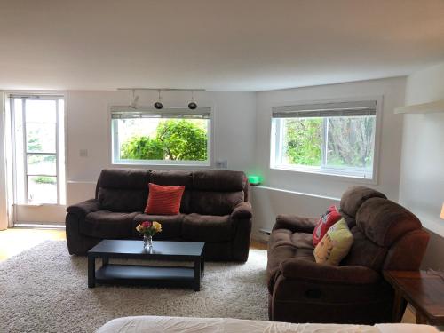 one bedroom suite near Hillside mall