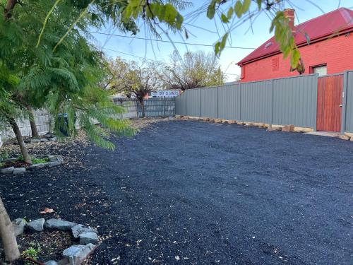 BENDIGO BOTANIC MOTEL- with KING BEDS-REFURBISHED 2022