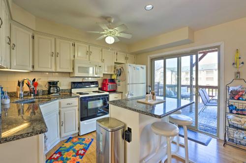 Brigantine Beach Block Townhome with 3 Balconies! - image 11