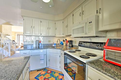 Brigantine Beach Block Townhome with 3 Balconies! - image 9
