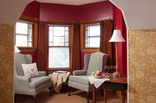 Lang House on Main Street Bed & Breakfast in Burlington, USA