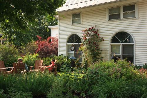 Lang House on Main Street Bed & Breakfast in Burlington, USA