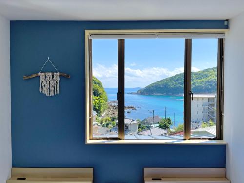 Guesthouse All you need - All rooms have an ocean view!, Shimoda