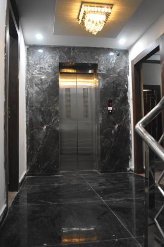 Hotel Violett Doors photo 4