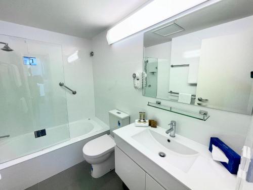 Coogee Sands Hotel & Apartments - image 12