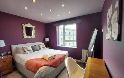 4 Separate Beds Sleeps 6 Beautiful 2 bed Apt - image 5