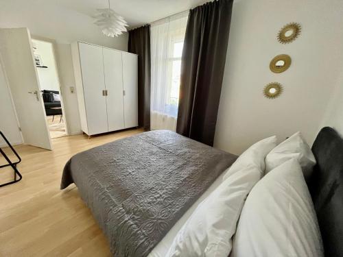 Purer Luxus mit 2 Schlafzimmern, Balkon und Privat-Parkplatz, Lipsk (zdjęcie 8)