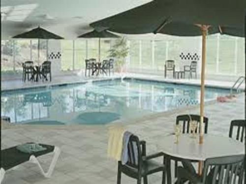 Parkview Inn & Suites, Lancaster Amish Country, PA - 수영장