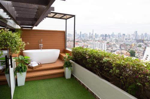 room detail thumbnail 1