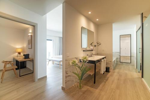2 bedrooms, 4 beds