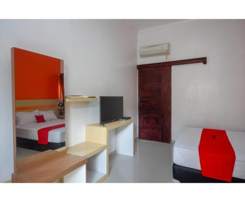 RedDoorz Syariah near Alun Alun Kota Rembang in Rembang