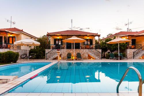 Dukes Poolside Houses in พาราเลียน แอสทรอส