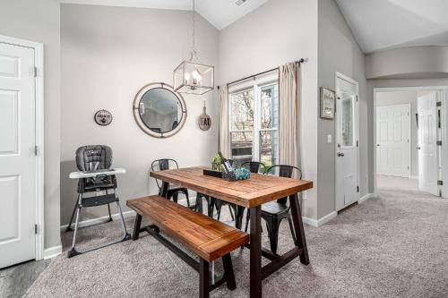 Cozy Industrial Kildaire Farms Home- near Downtown in 凱里市中心