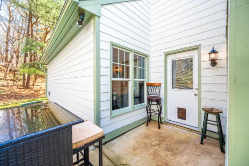 Cozy Industrial Kildaire Farms Home- near Downtown in 凱里市中心