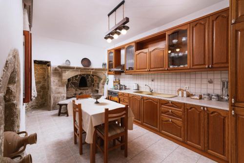 Mountains Traditional Villa Krousona gîte à louer Káto Loutráki