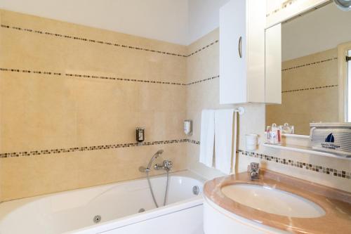 Hotel Gambrinus - Valentini Family Village - 화장실