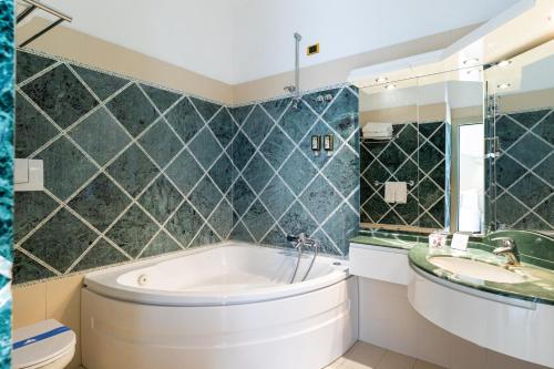 Hotel Gambrinus - Valentini Family Village - 화장실