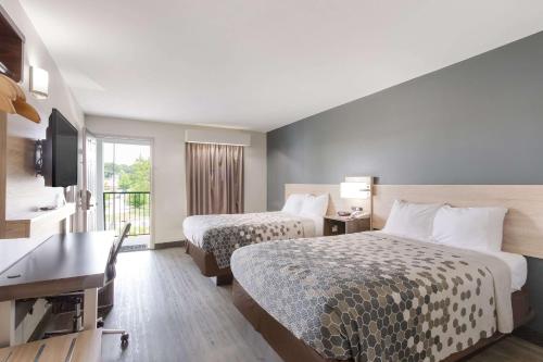 Econo Lodge Greenville - image 4