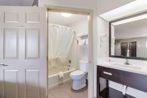 Econo Lodge Greenville - image 14