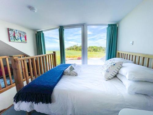 Quirky, Cosy 3BR Cottage With Patio in Canty Bay, Sleeps 10