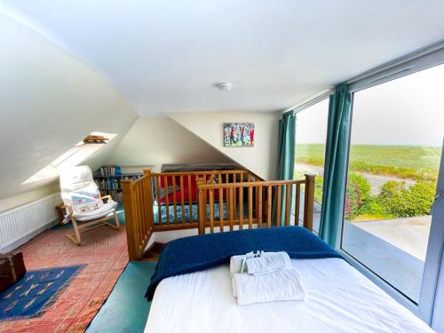 Quirky, Cosy 3BR Cottage With Patio in Canty Bay, Sleeps 10