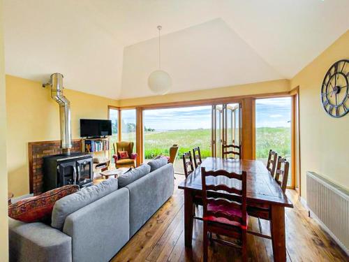 Quirky, Cosy 3BR Cottage With Patio in Canty Bay, Sleeps 10 - Apartment - North Berwick