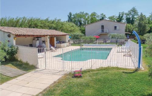 Beautiful Apartment In Mallemort With 2 Bedrooms, Outdoor Swimming Pool And Wifi - Location saisonnière - Mallemort
