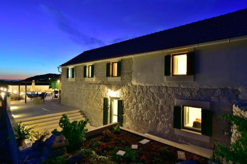 4 bedrooms, 4 beds