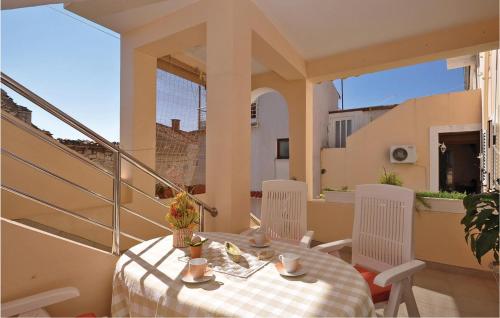 1 Bedroom Lovely Apartment In Posedarje