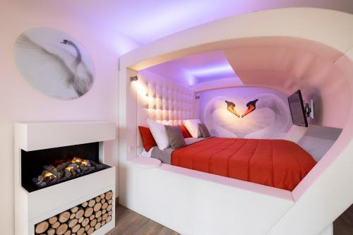 Hotel Mitland Room Type - Swan Lake Suite