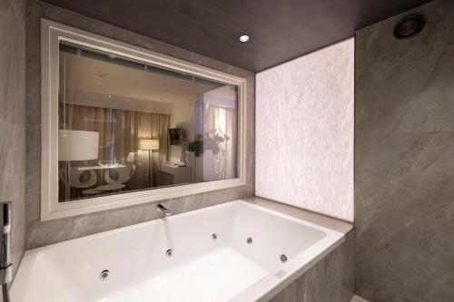 Hotel Mitland - image 2