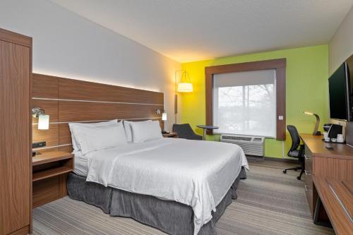 Holiday Inn Express Hotel & Suites Woodbridge