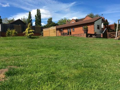 Woodcutters Barn, overlooking Ledbury & Malvern Hills - Ledbury