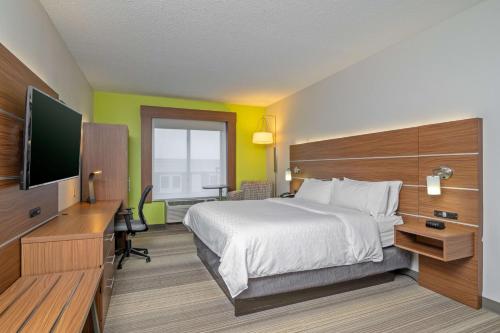 Holiday Inn Express Hotel & Suites Woodbridge, an IHG Hotel