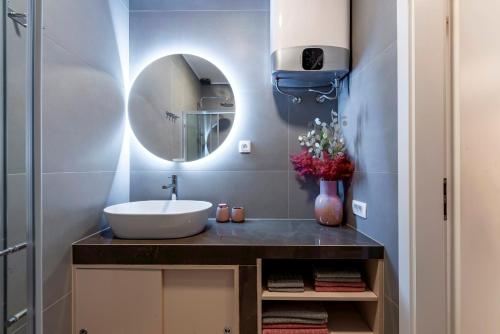 Studio Apartment image 6