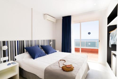 Double or Twin Room with Sea View