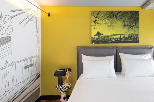 room detail thumbnail 0