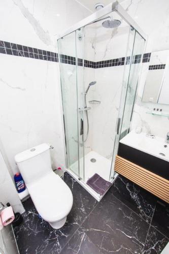 Bathroom, Paris City Flat 60 M carree Appt 102 F3 Grand Paris in Alfortville