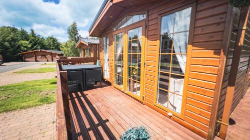 Angie's Haven, Superb 2 Bedroom Lodge with Hot Tub - Sleeps 6 - Felmoor Park