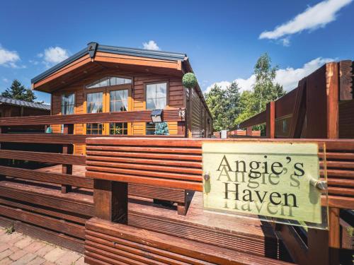 المنظر الخارجي, Angie's Haven in ايشوت