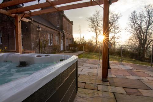 Hot tub, Laundry Cottage: Drumlanrig Castle in Thornhill