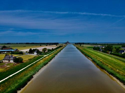 Domaine de la Besnerie Gites avec SPA Privatif à 10 min du Mont St Michel